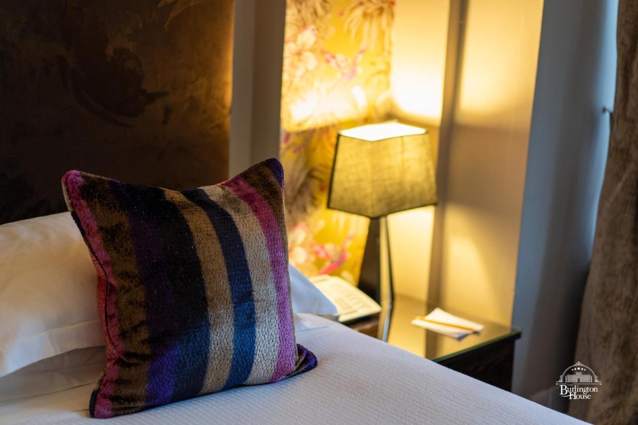 Burlington House Boutique Bed & Breakfast Oxford Dış mekan fotoğraf A throw pillow