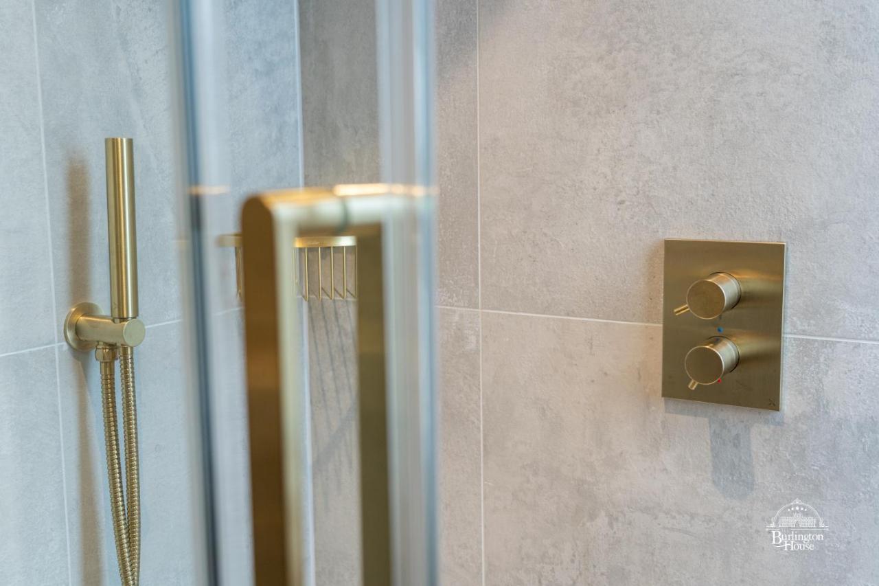 Burlington House Boutique Bed & Breakfast Oxford Dış mekan fotoğraf A shower mixer