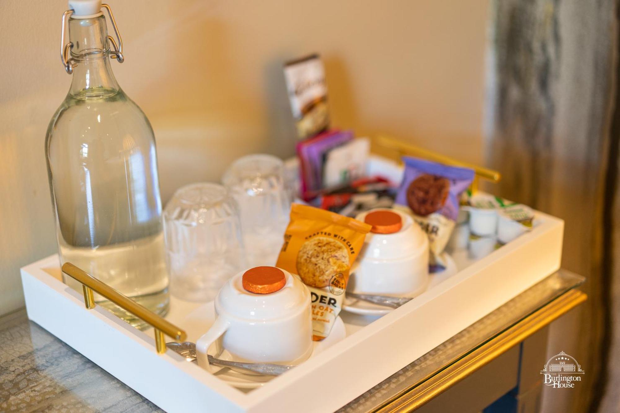 Burlington House Boutique Bed & Breakfast Oxford Oda fotoğraf A welcome tray at a hotel