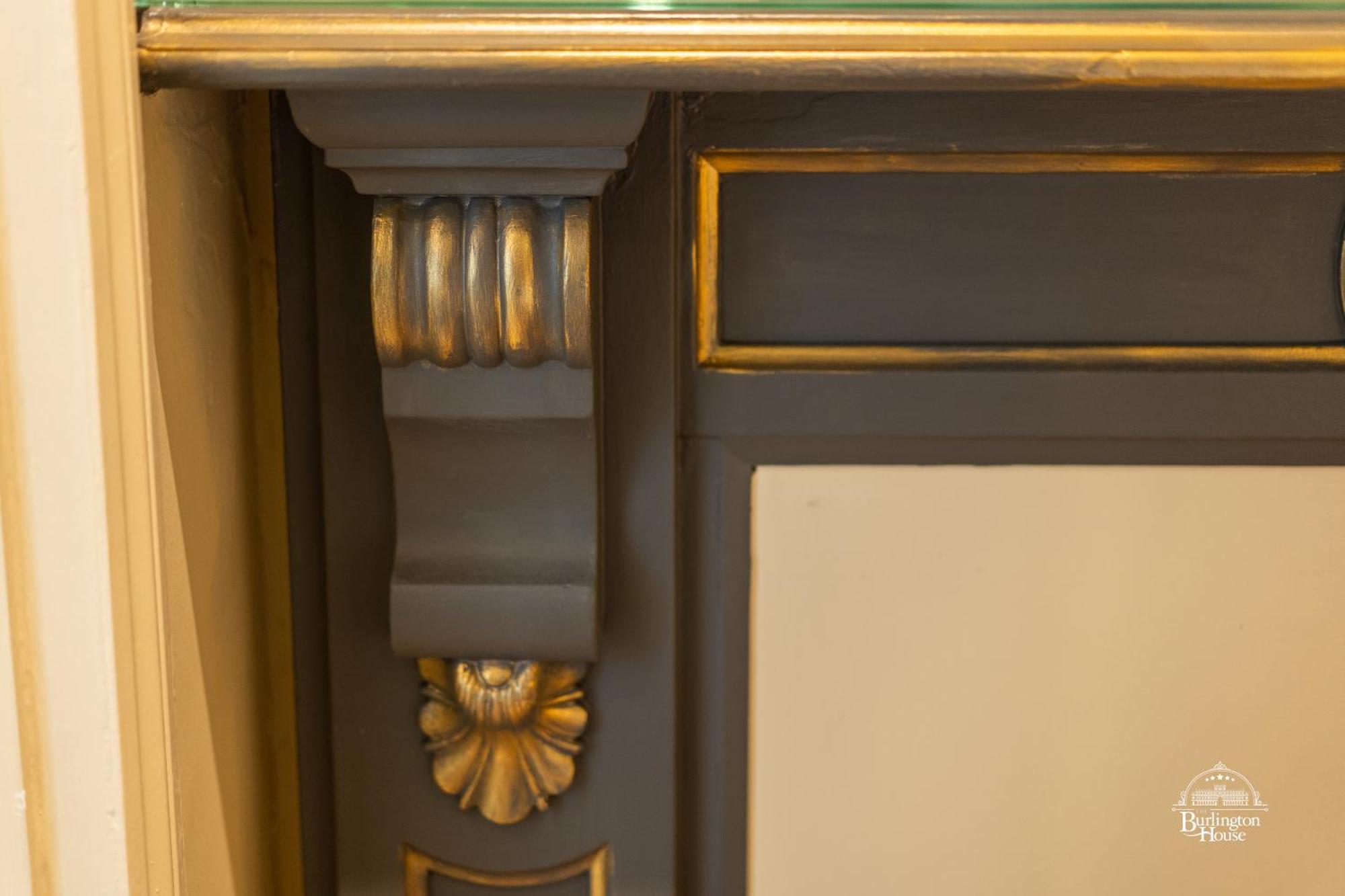 Burlington House Boutique Bed & Breakfast Oxford Oda fotoğraf Detail of the fireplace