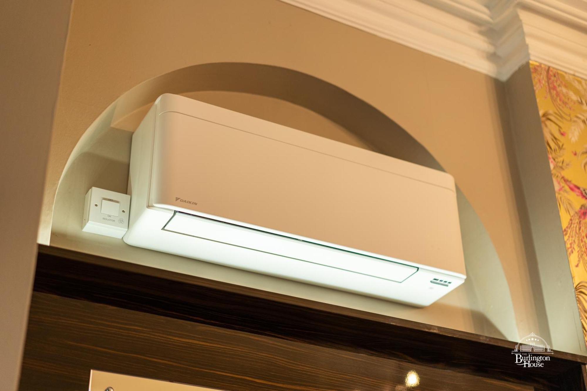 Burlington House Boutique Bed & Breakfast Oxford Oda fotoğraf A wall-mounted air conditioner