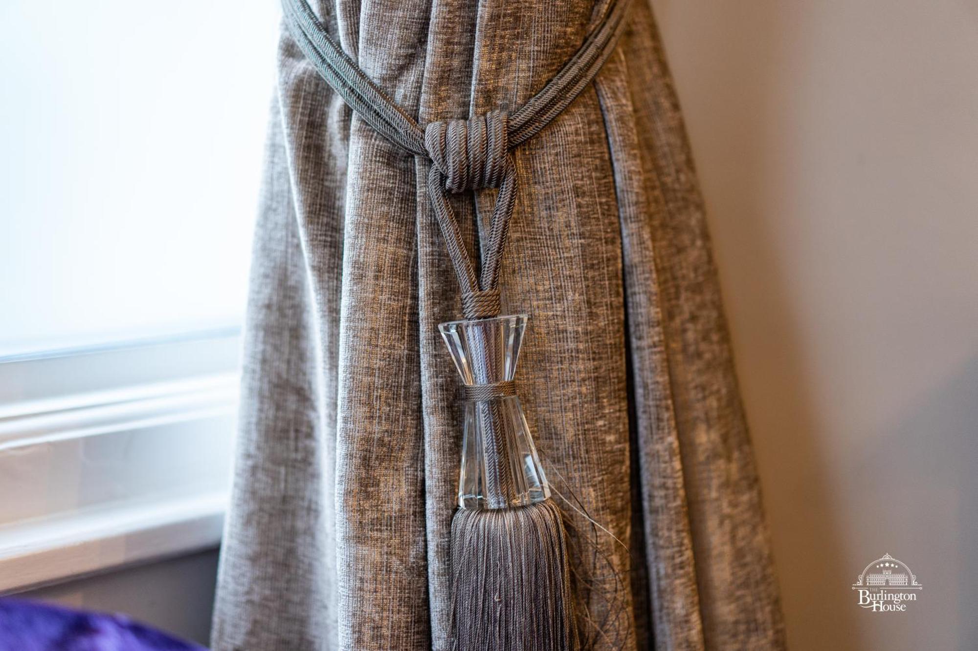 Burlington House Boutique Bed & Breakfast Oxford Oda fotoğraf A curtain tieback