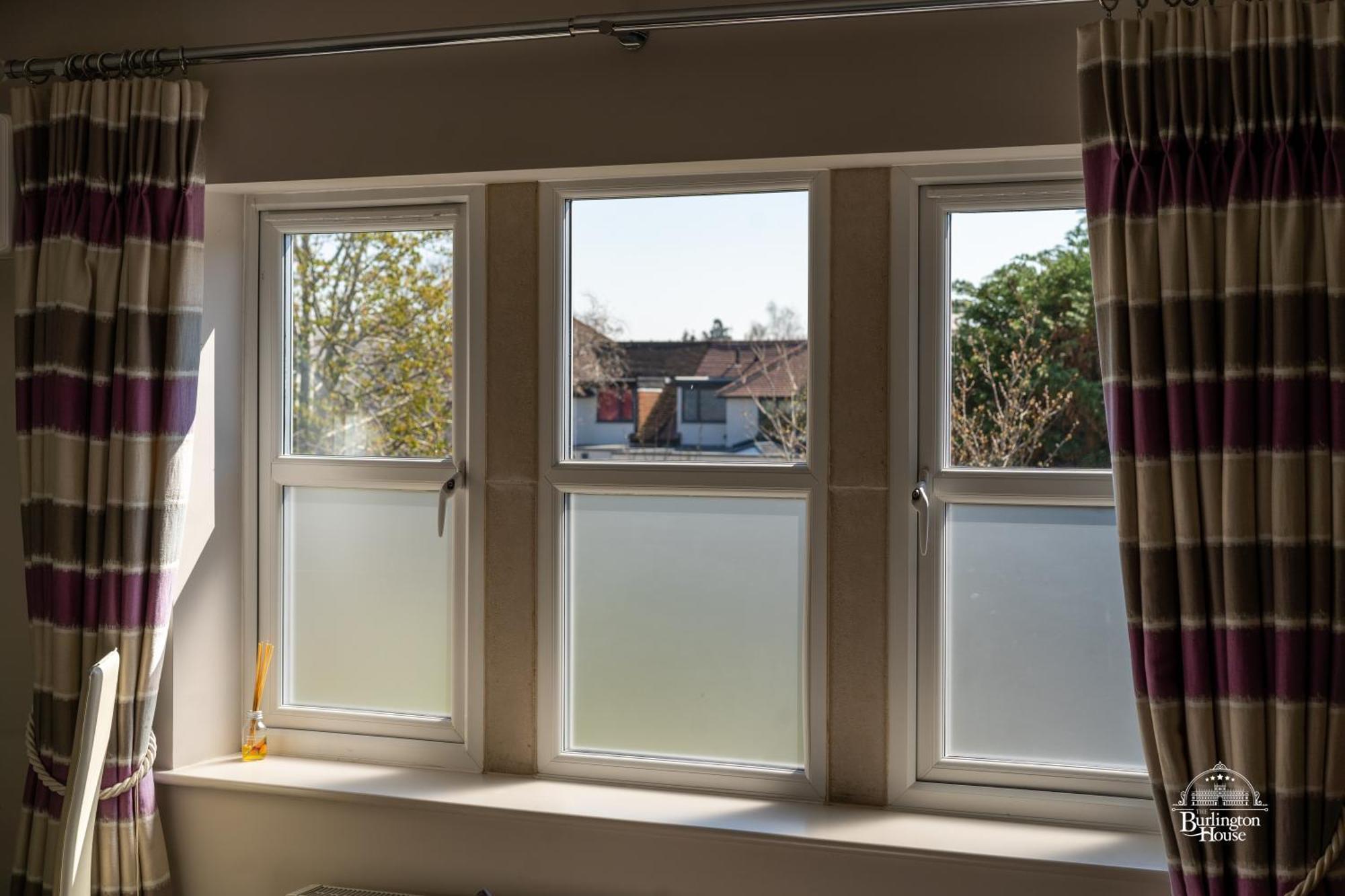 Burlington House Boutique Bed & Breakfast Oxford Dış mekan fotoğraf A window with a privacy film installed